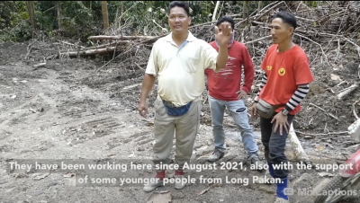 A screencap from a video of Long Pakan residents protesting logging on their land
